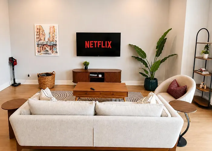 Rooftop Reverie Prime Location - Modern-sleeps 6