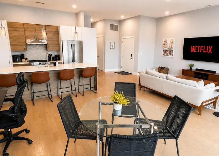 Rooftop Reverie Prime Location - Modern-sleeps 6 *