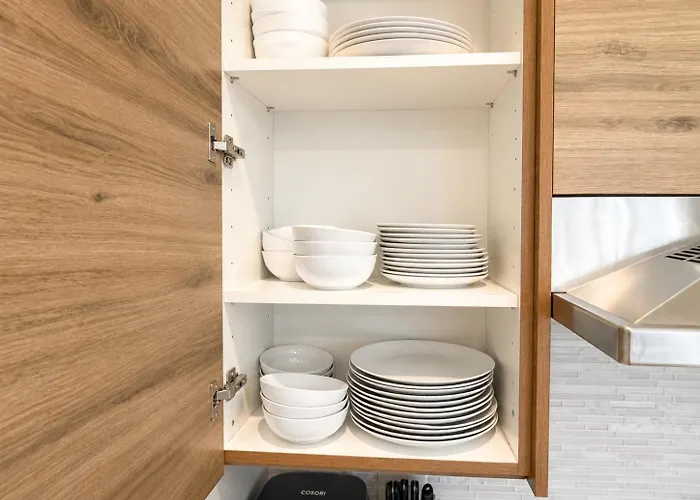 Rooftop Reverie Prime Location - Modern-sleeps 6 Chicago