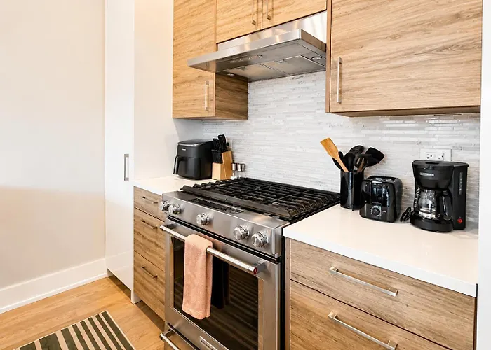 Rooftop Reverie Prime Location - Modern-sleeps 6 * Chicago