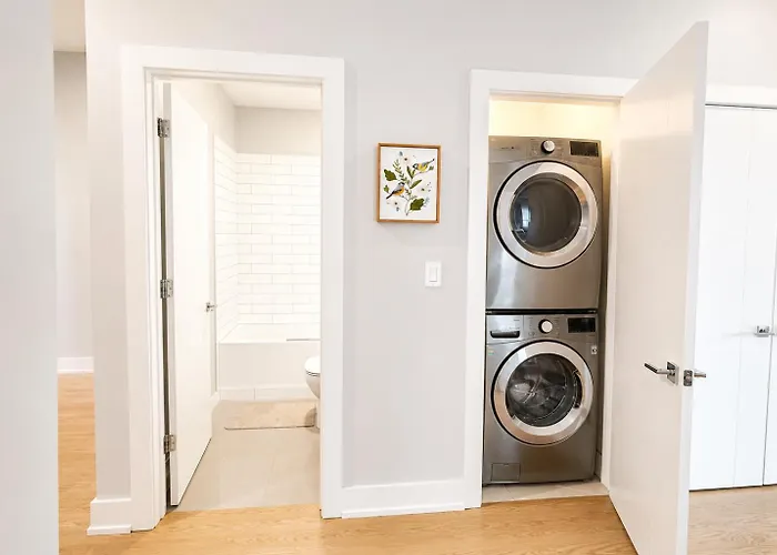 Apartment Rooftop Reverie Prime Location - Modern-sleeps 6 Chicago