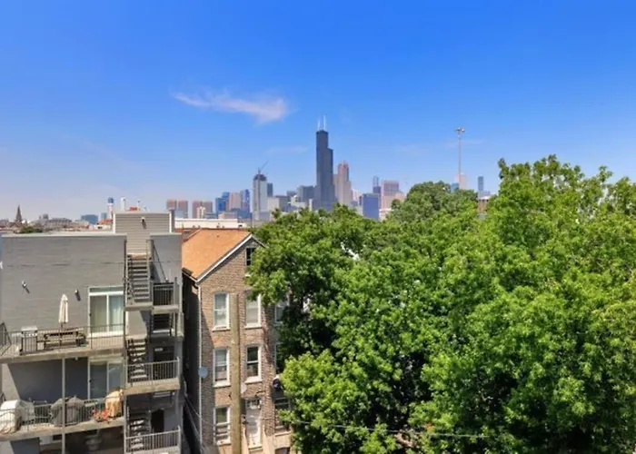 Apartment Rooftop Reverie Prime Location - Modern-sleeps 6